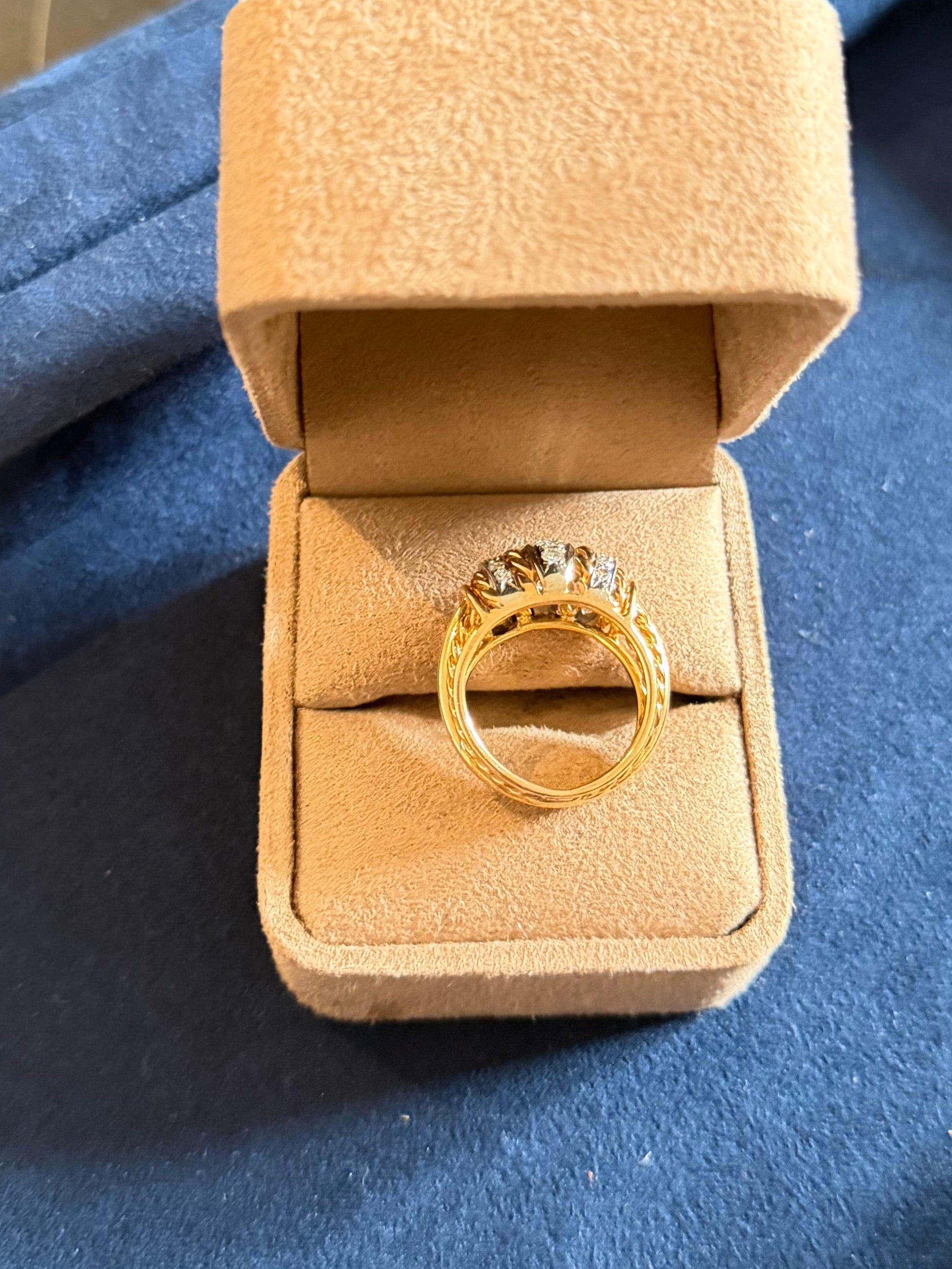 "Zita" Bague Dôme en or jaune et diamants