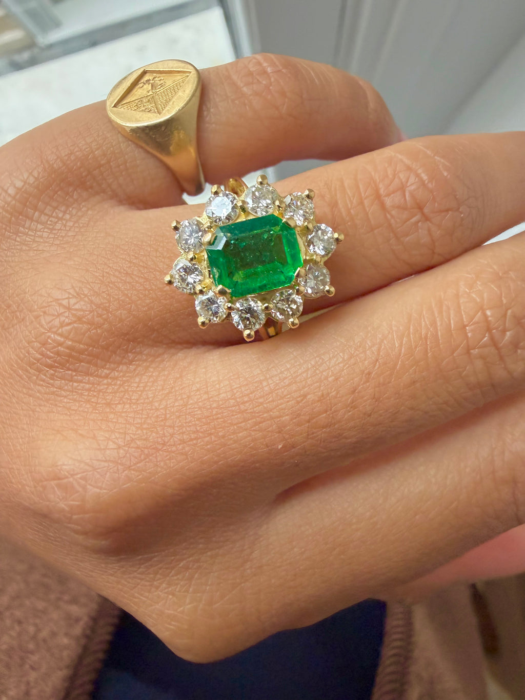"Cécile" Bague Pompadour en or jaune, émeraude et diamants