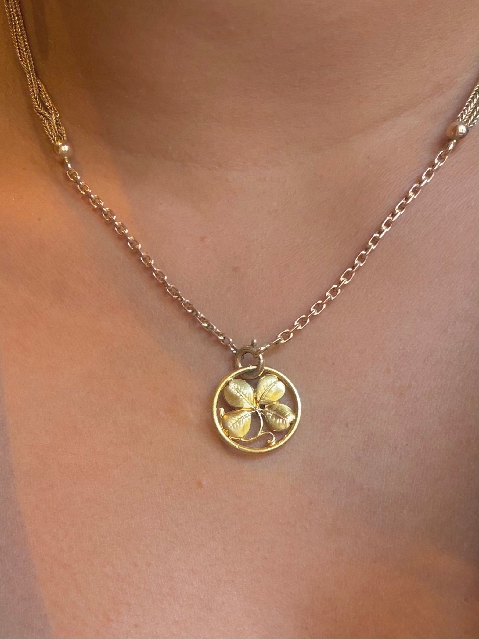 Pendentif trèfle en or jaune