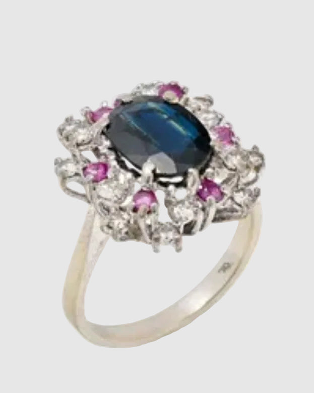 « Anne » Bague en or blanc, saphir rubis et diamants