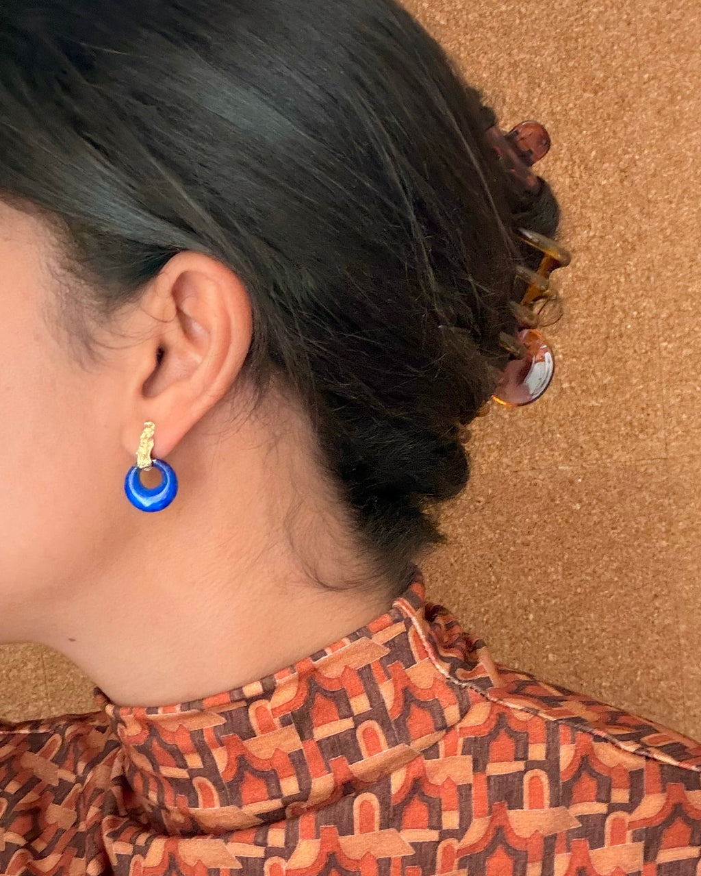 Boucles d'oreilles or jaune et lapis lazuli