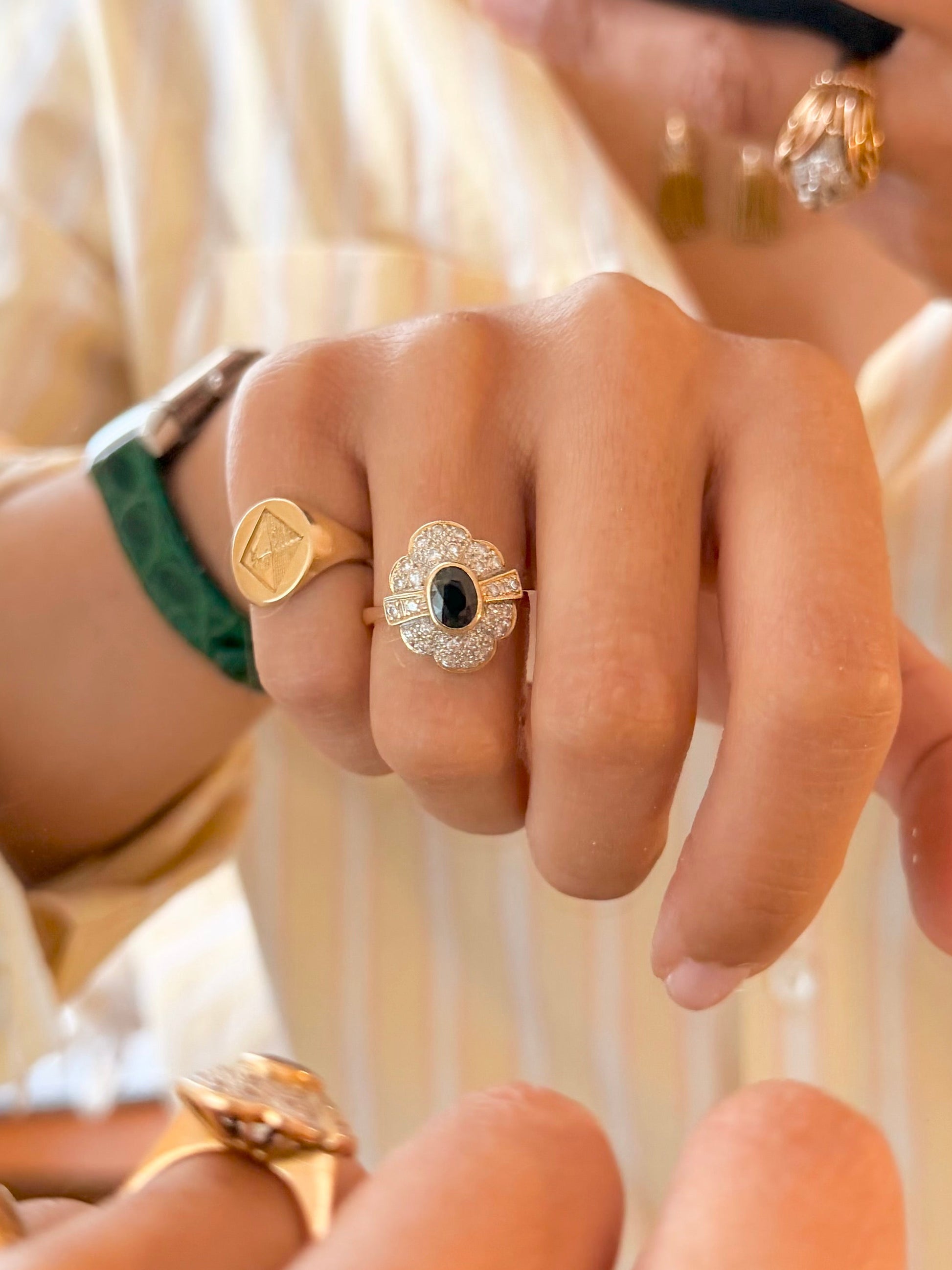 « Anastasia » Bague en or jaune saphir et diamants