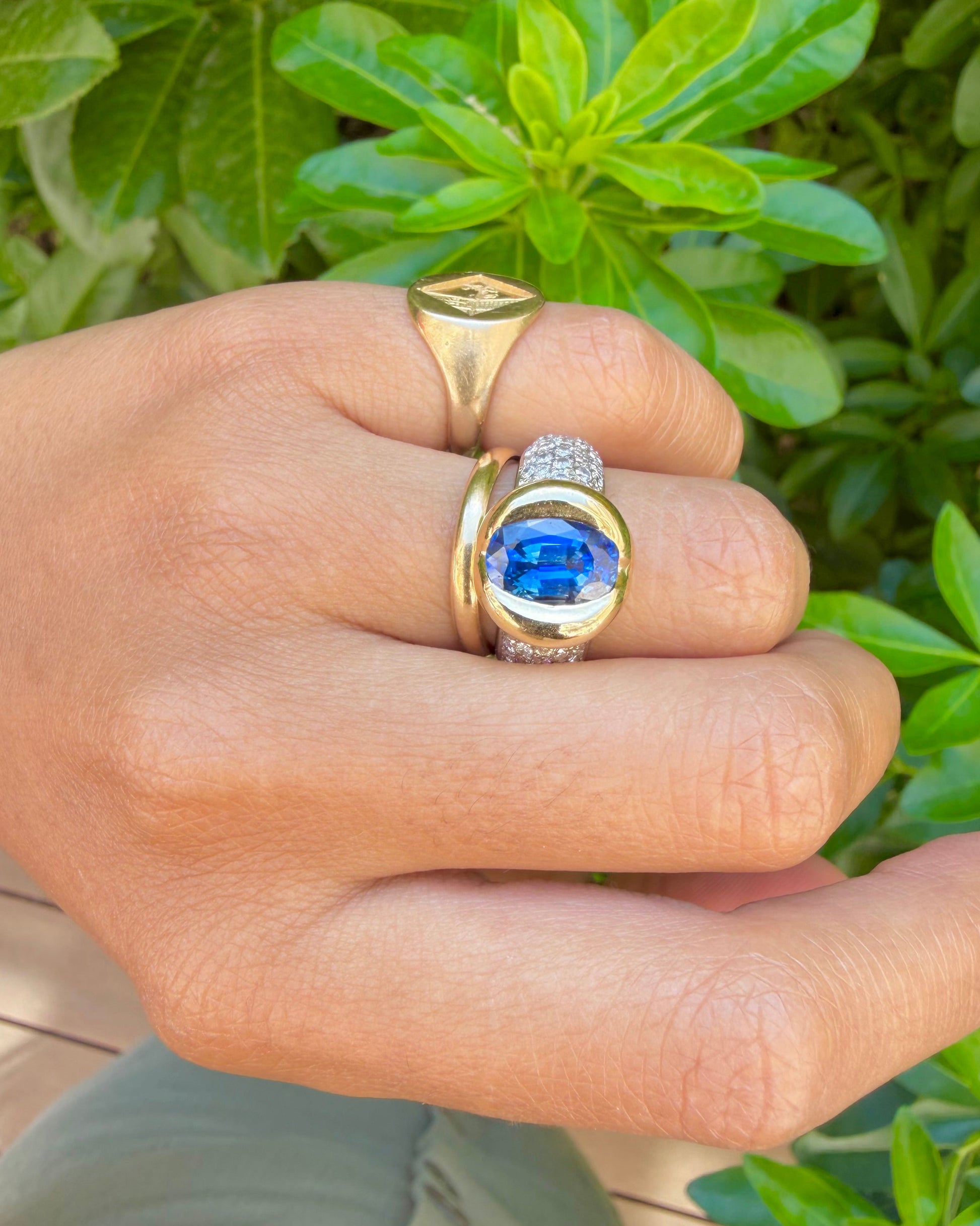"Léonie" Bague Jonc en or jaune, or blanc saphir et diamants