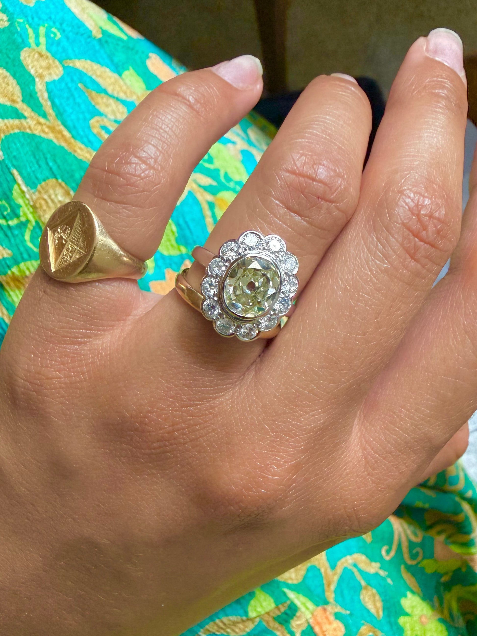 « Amicie » Bague Pompadour, en platine diamant jaune et diamants