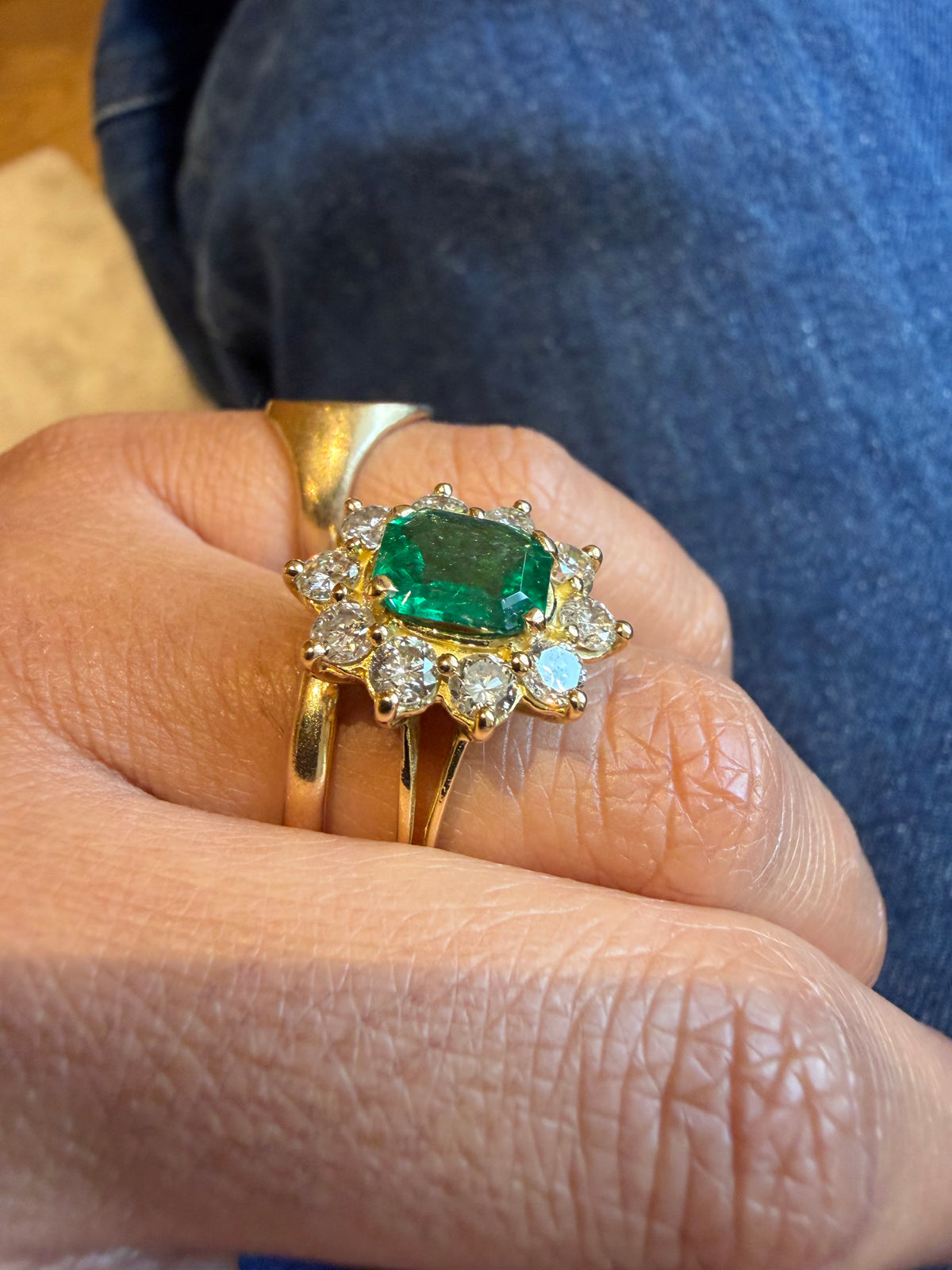 "Cécile" Bague Pompadour en or jaune, émeraude et diamants