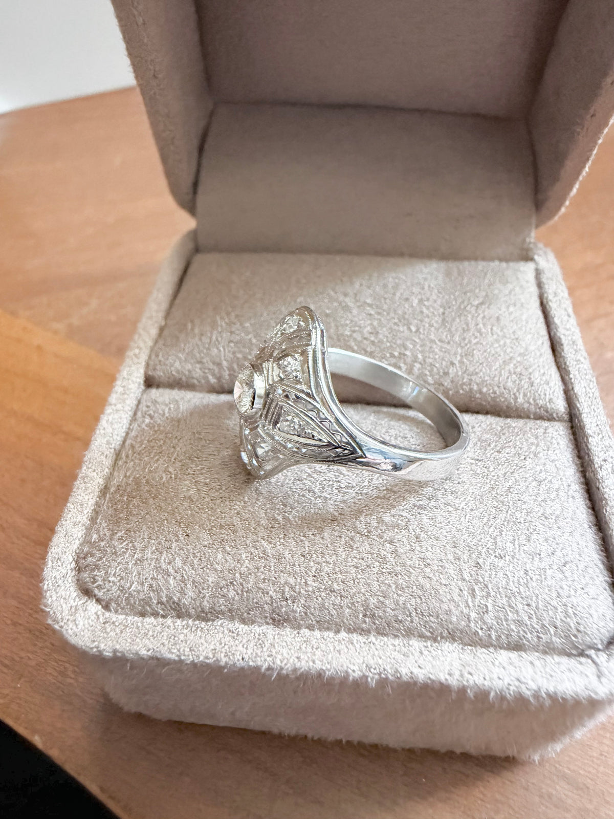 "Angelique" Bague art déco en platine et diamants