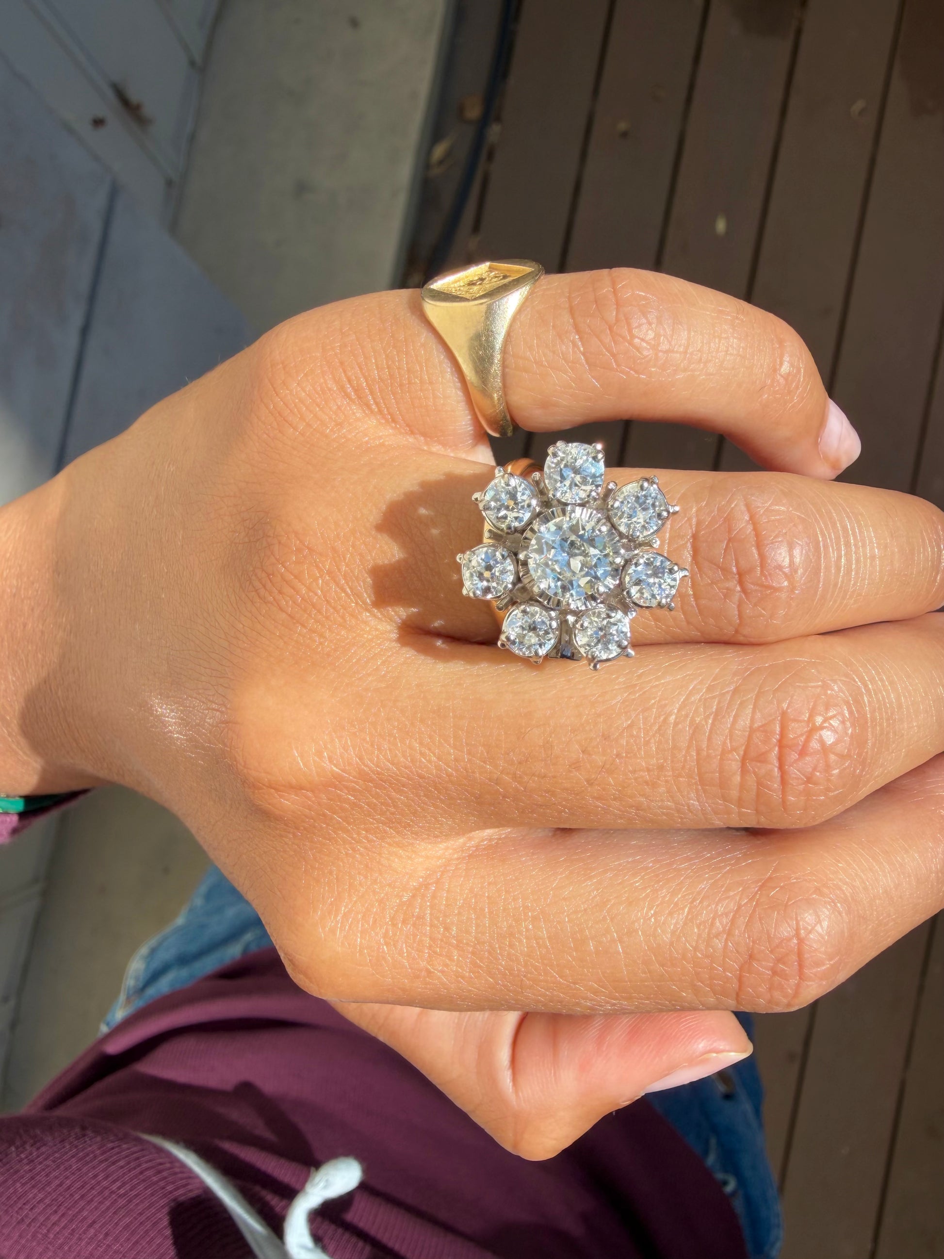 "Félicie" Bague Marguerite en platine, et diamants 2,75 carats.