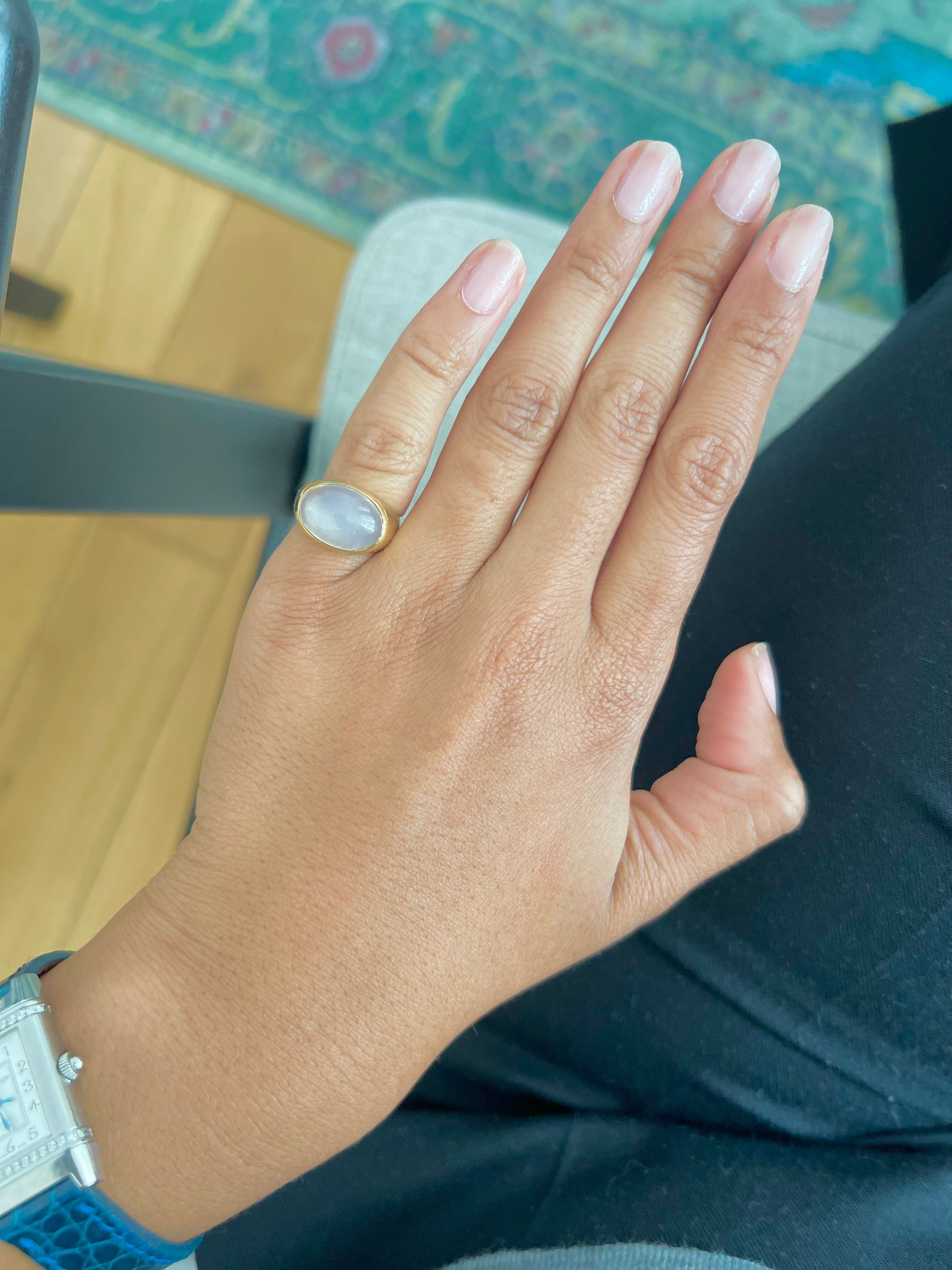 "Gabrielle" Bague Chevalière en or jaune et pierre de lune