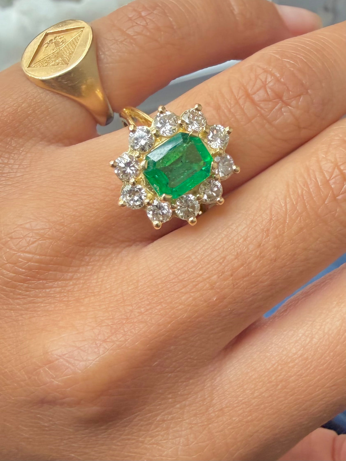 "Cécile" Bague Pompadour en or jaune, émeraude et diamants