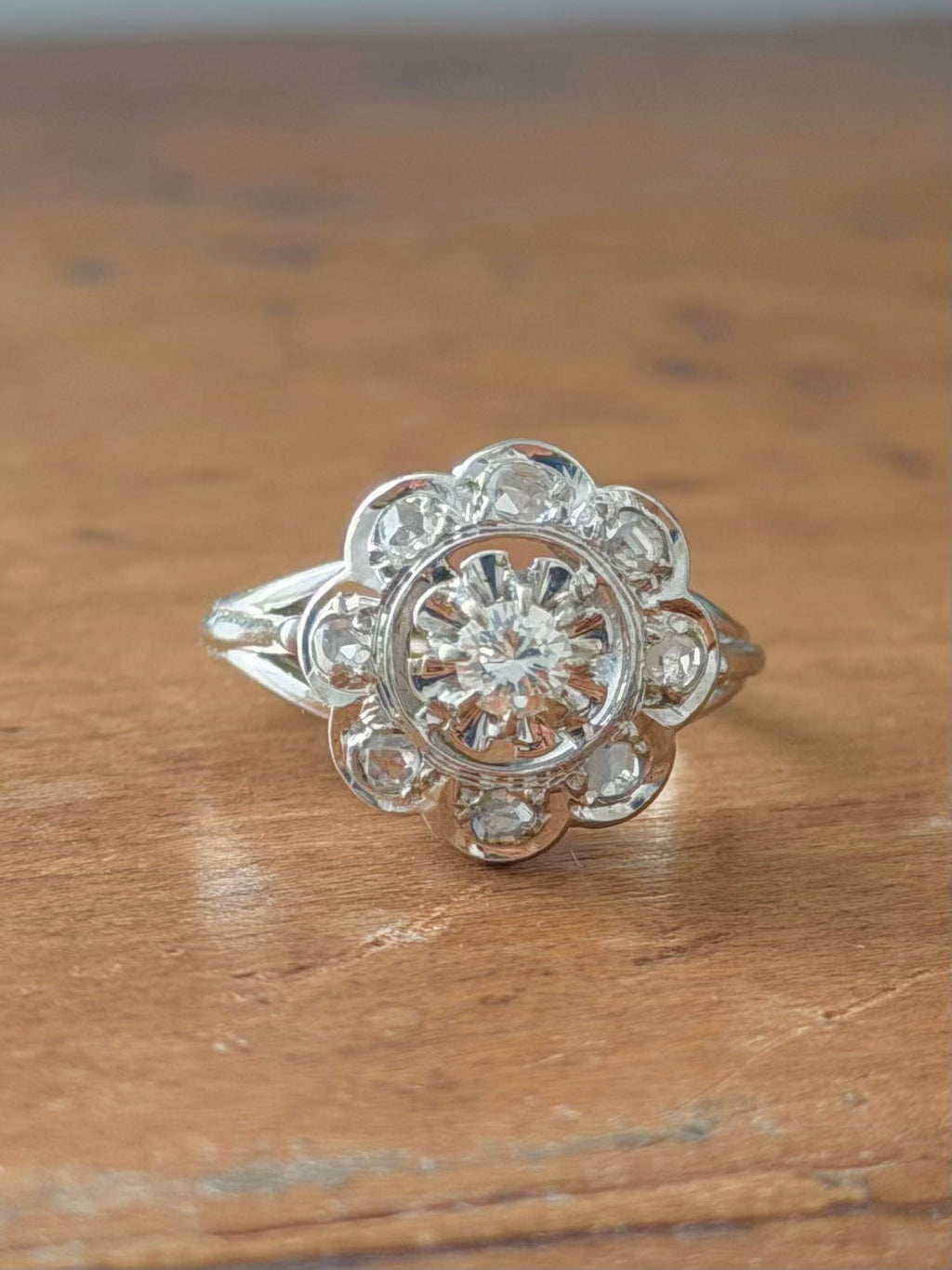 « Fleur » Bague Marguerite en or blanc et diamants