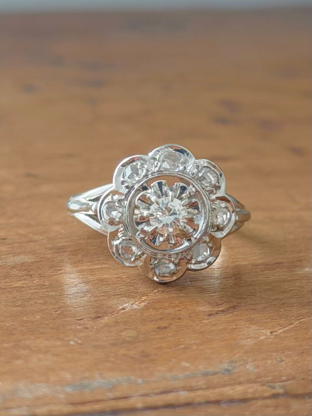 « Fleur » Bague Marguerite en or blanc et diamants