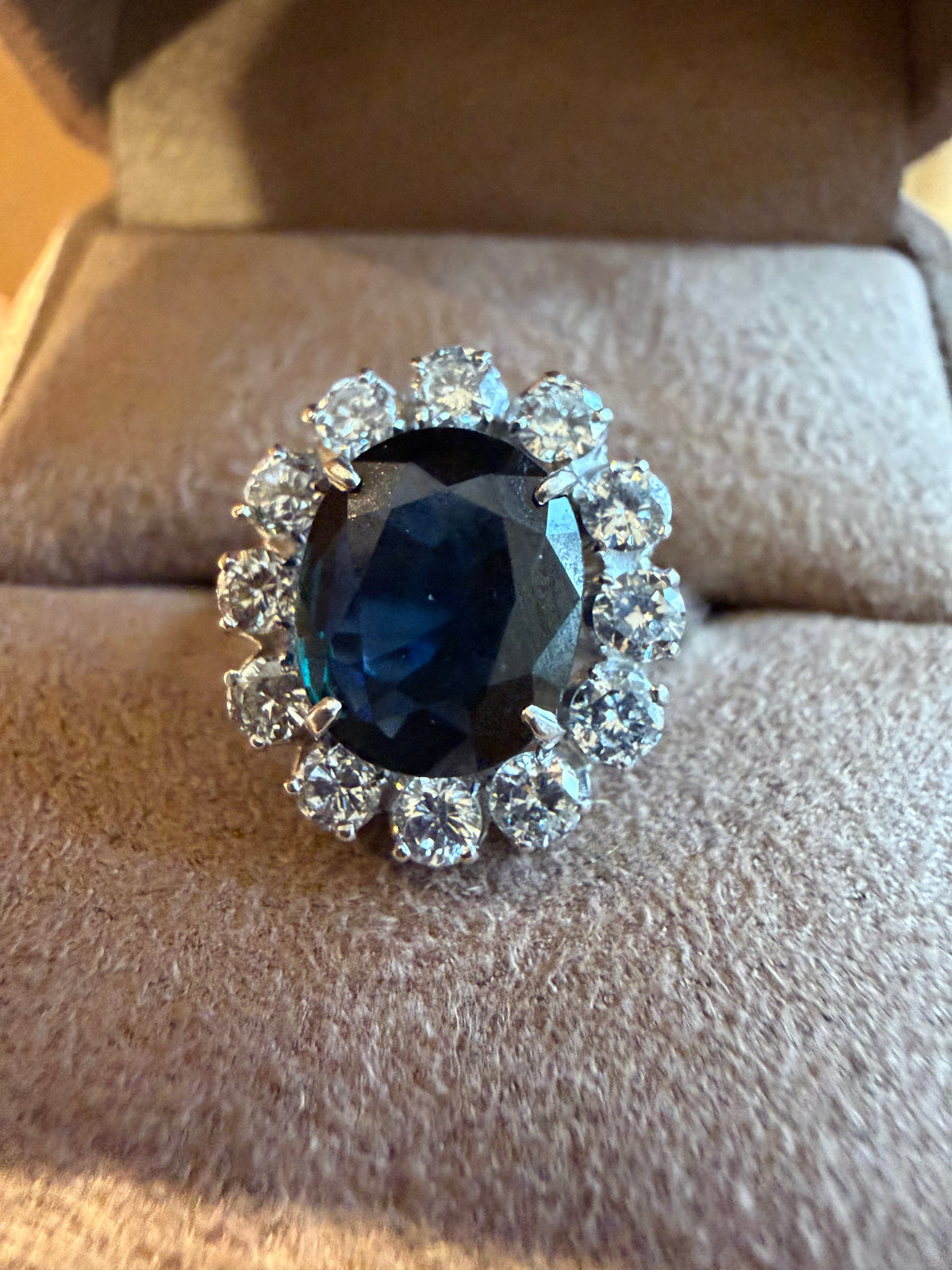 " Valériane" Bague Marguerite or blanc saphir diamants