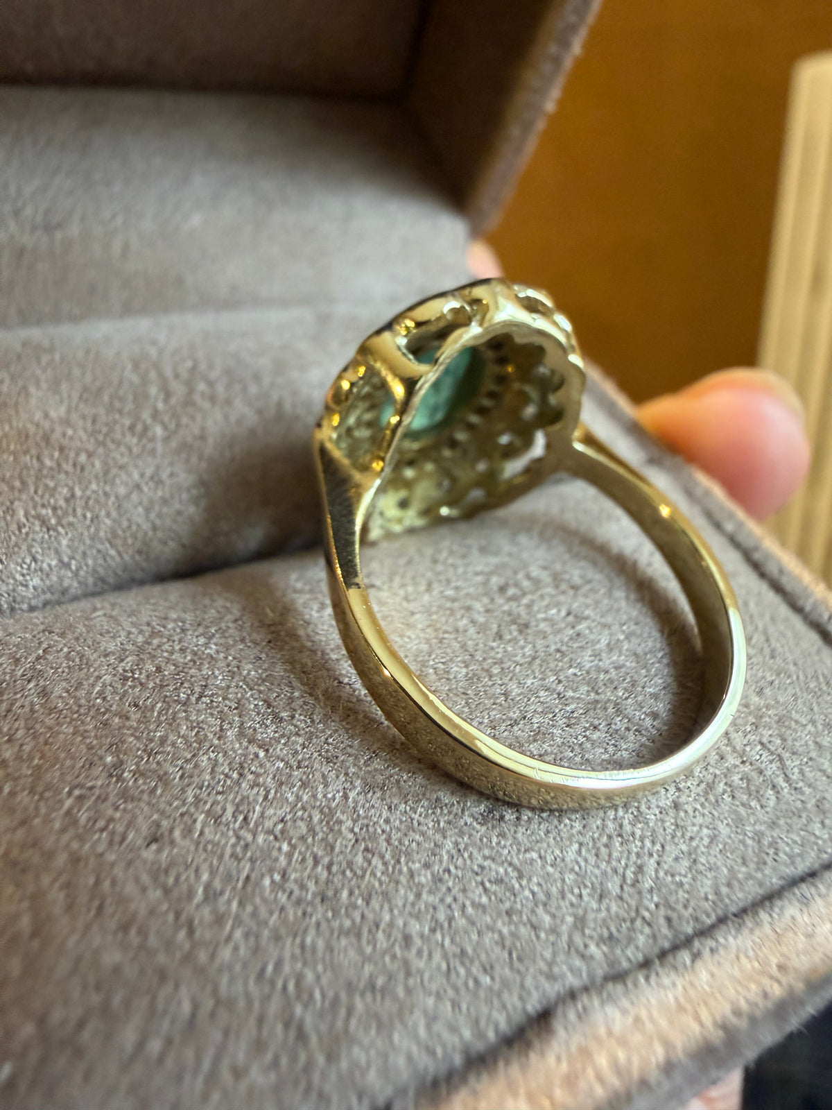" Arielle" Bague pompadour en or blanc, or jaune émeraude et diamants