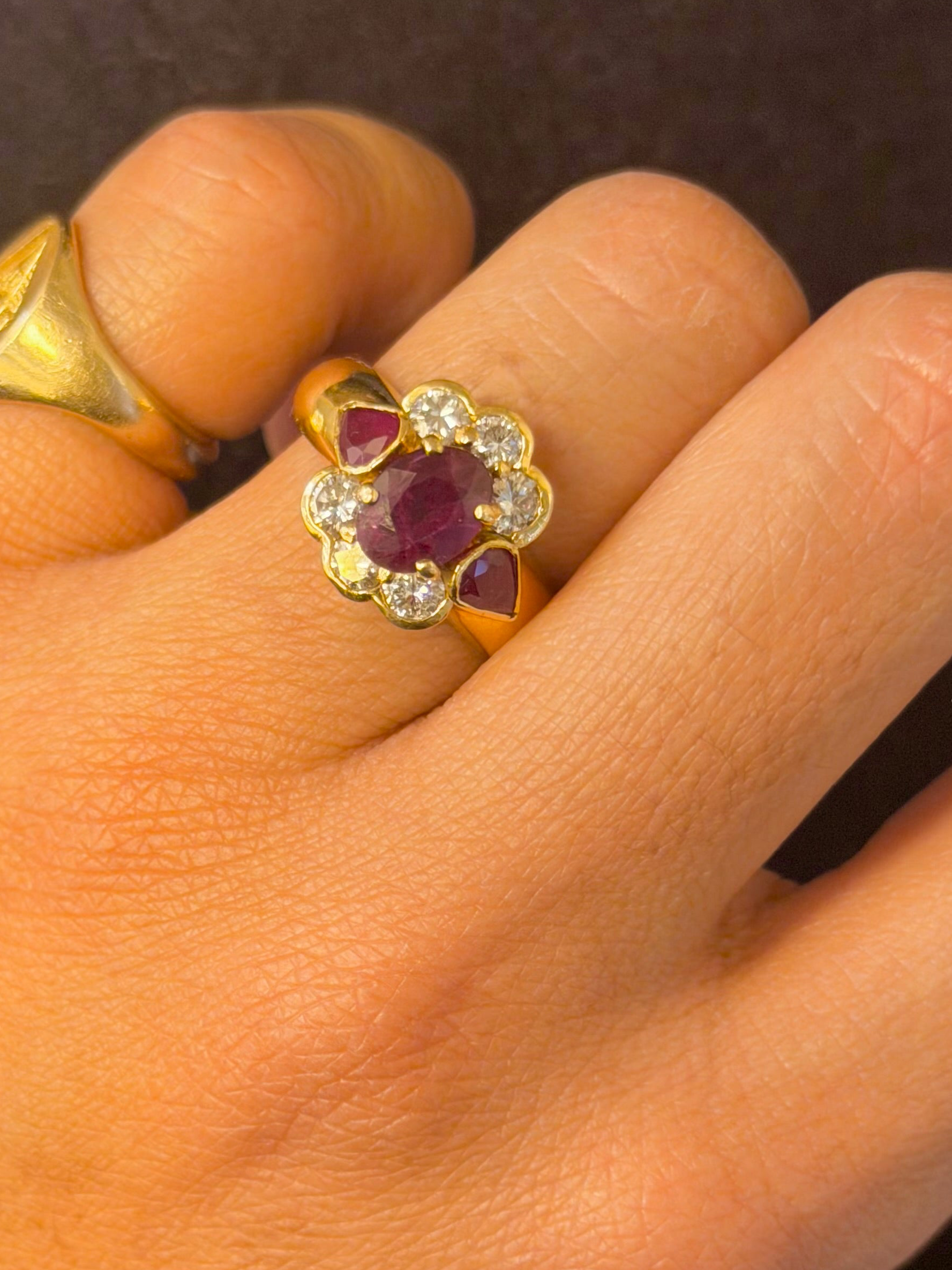"Penelope" Ring in yellow gold, rubies and diamonds
