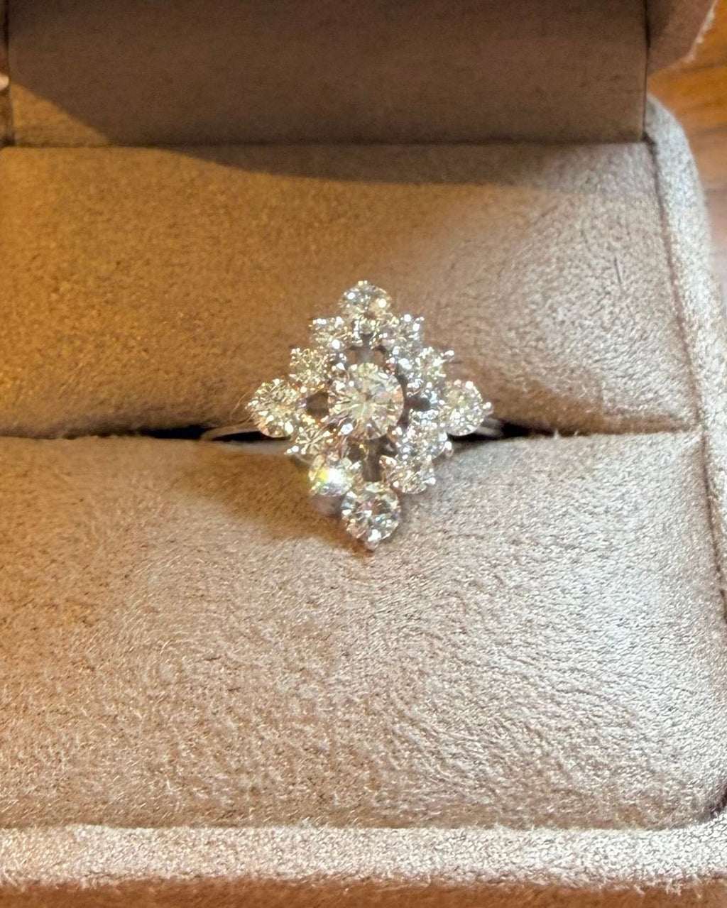 "Anaïs" Bague Losange en or blanc et diamants