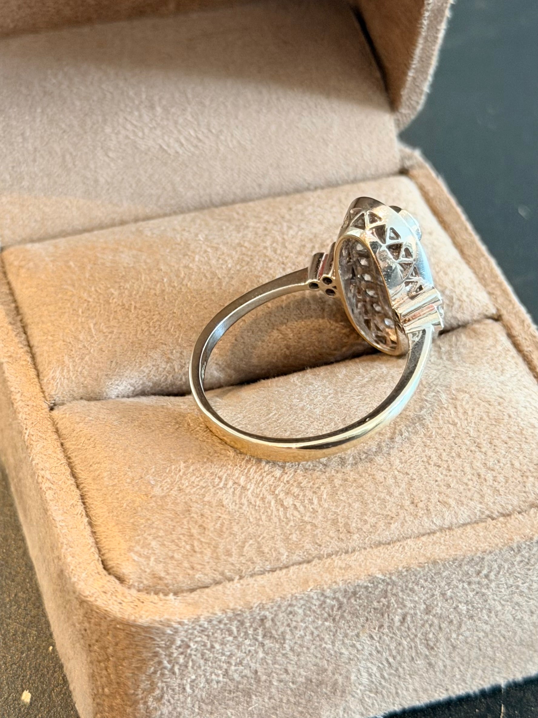 "Aurore" Bague Art déco en or blanc et diamants 2 carats