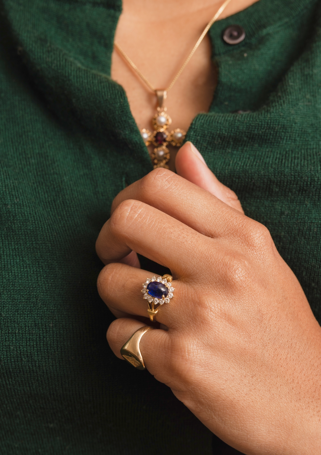 "Marguerite" Bague Marguerite en or jaune, saphir et diamants