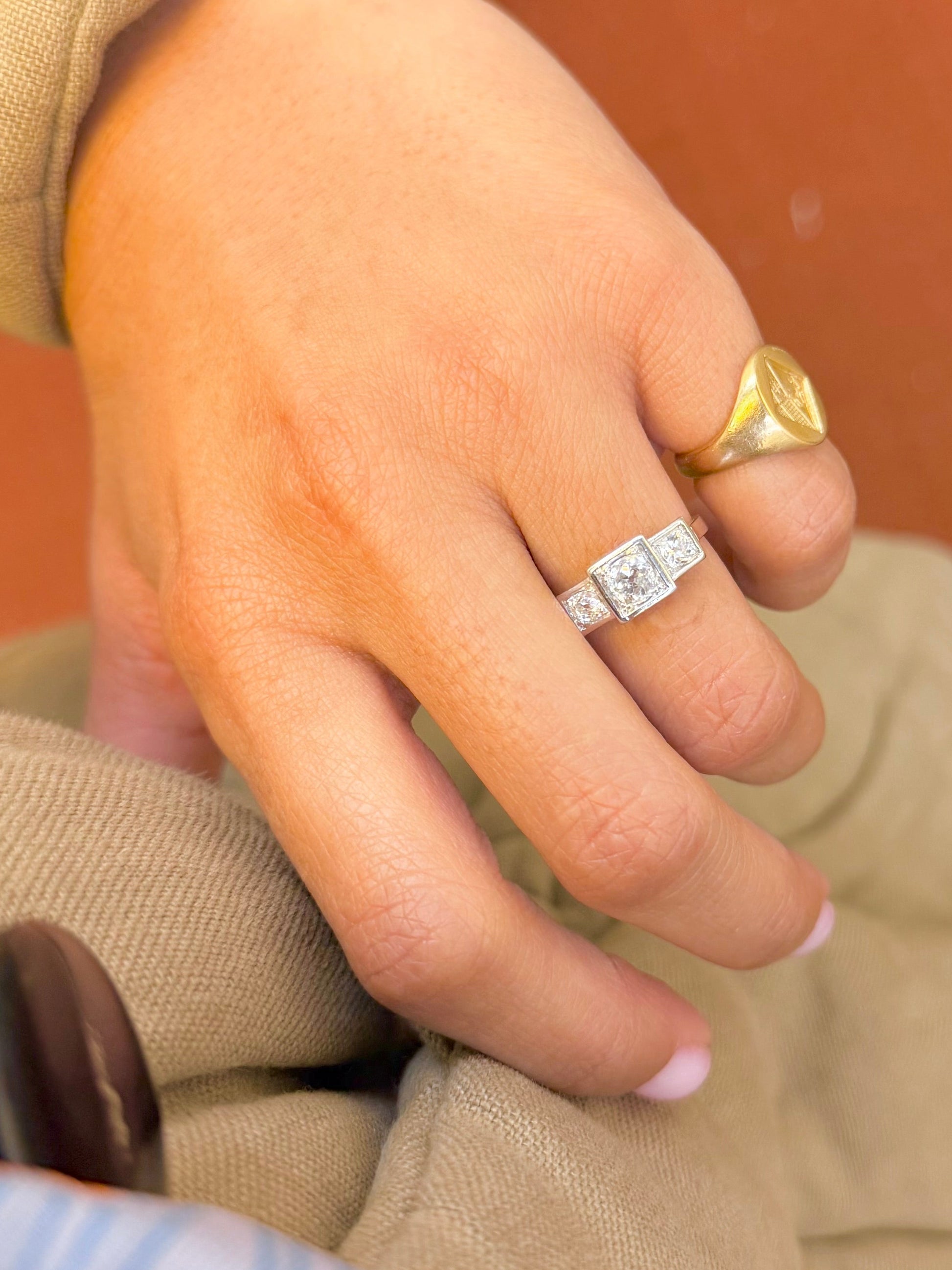 "Juliette" Bague trilogie art déco en or blanc et diamants 1.25 carats
