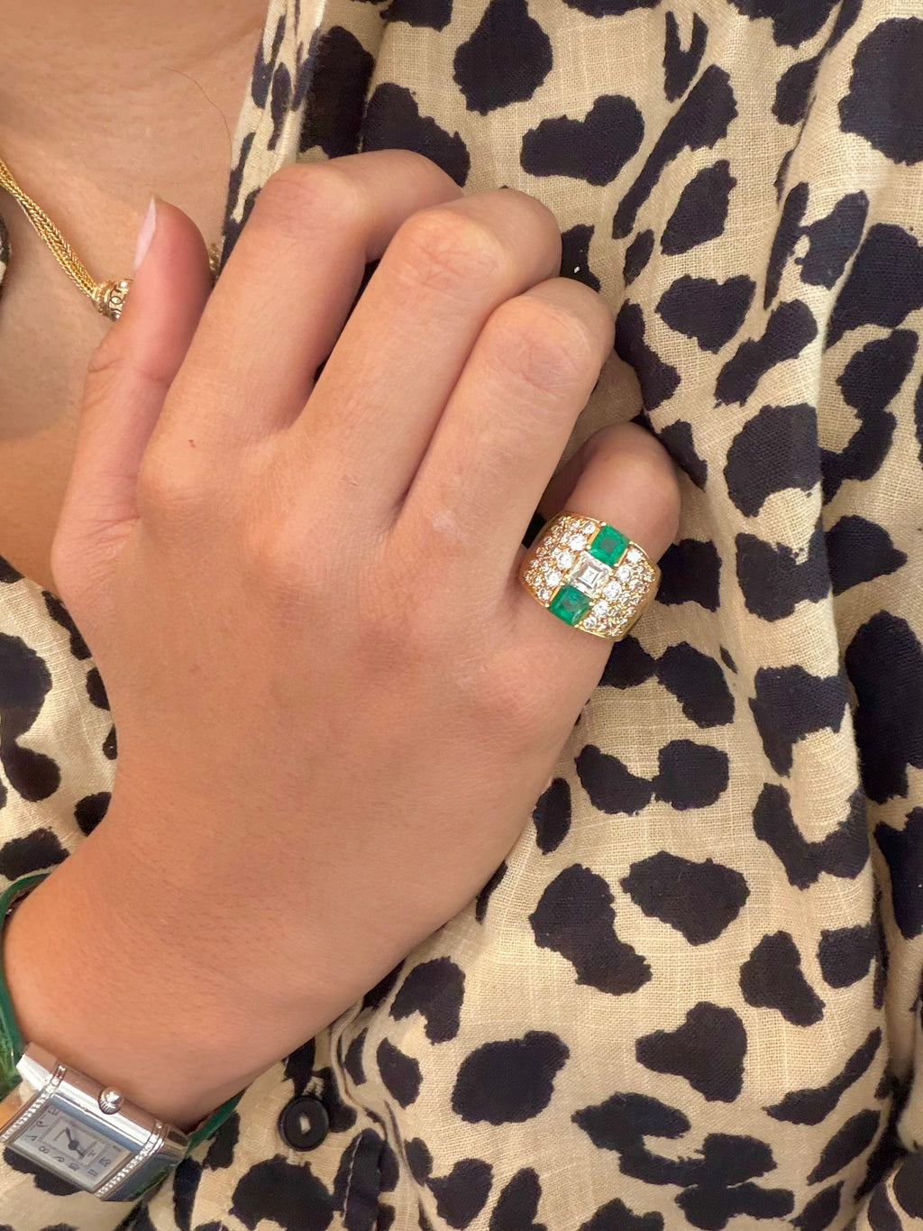"Candice" Bague Bandeau en or jaune, émeraudes et diamants