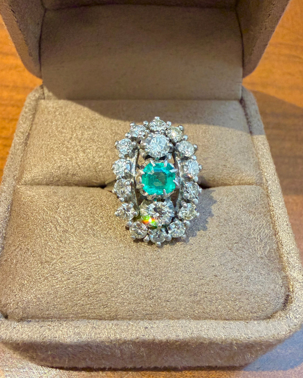 "Louison" Bague Marquise en platine émeraude  et diamants
