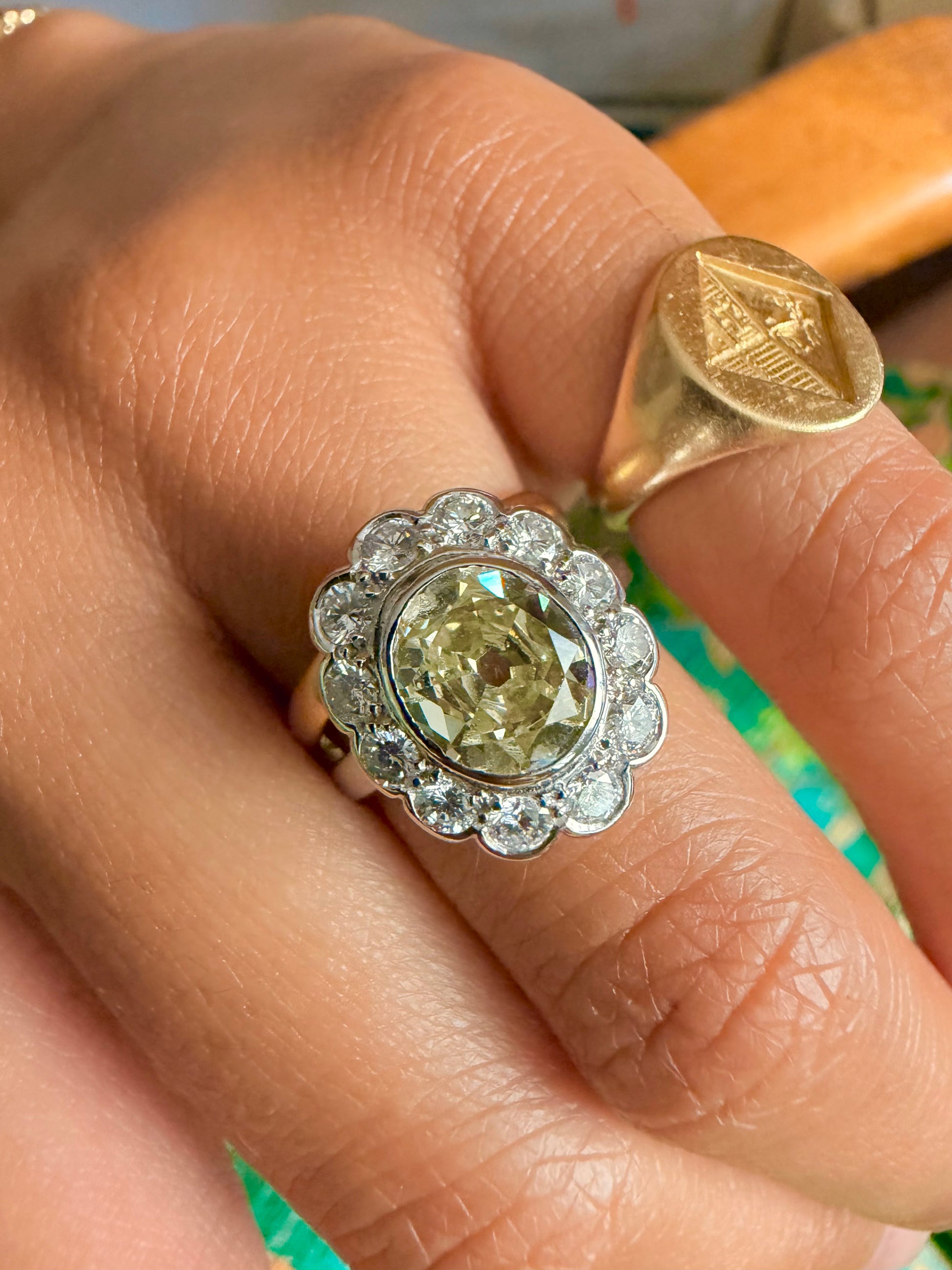« Amicie » Bague Pompadour, en platine diamant jaune et diamants