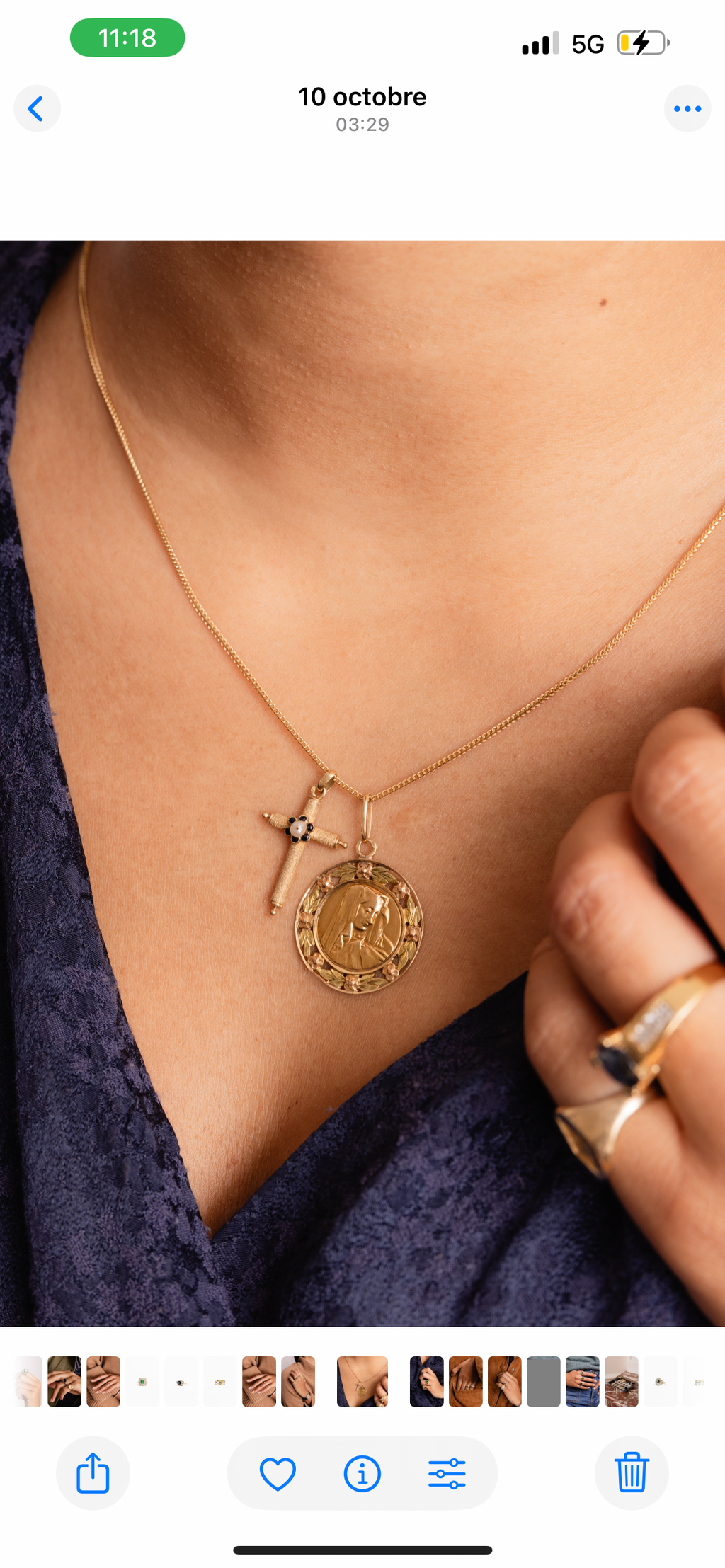 Pendentif Croix en or jaune, perle et émail