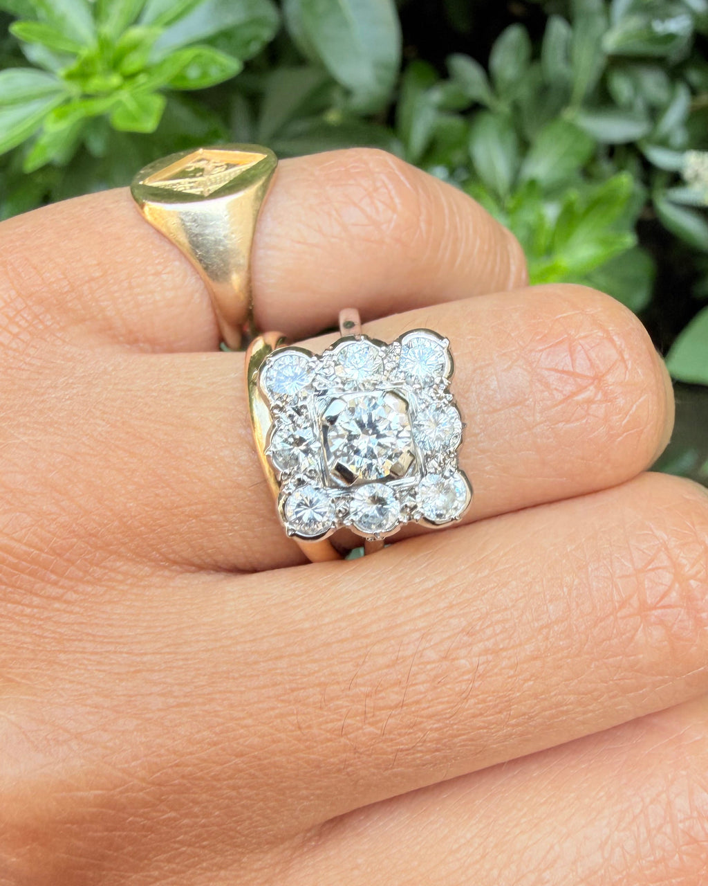 "Loup" Bague entourage art déco en platine et diamants
