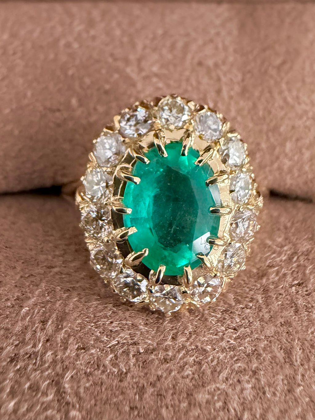 « Garance » Bague Pompadour en or jaune, émeraude et diamants