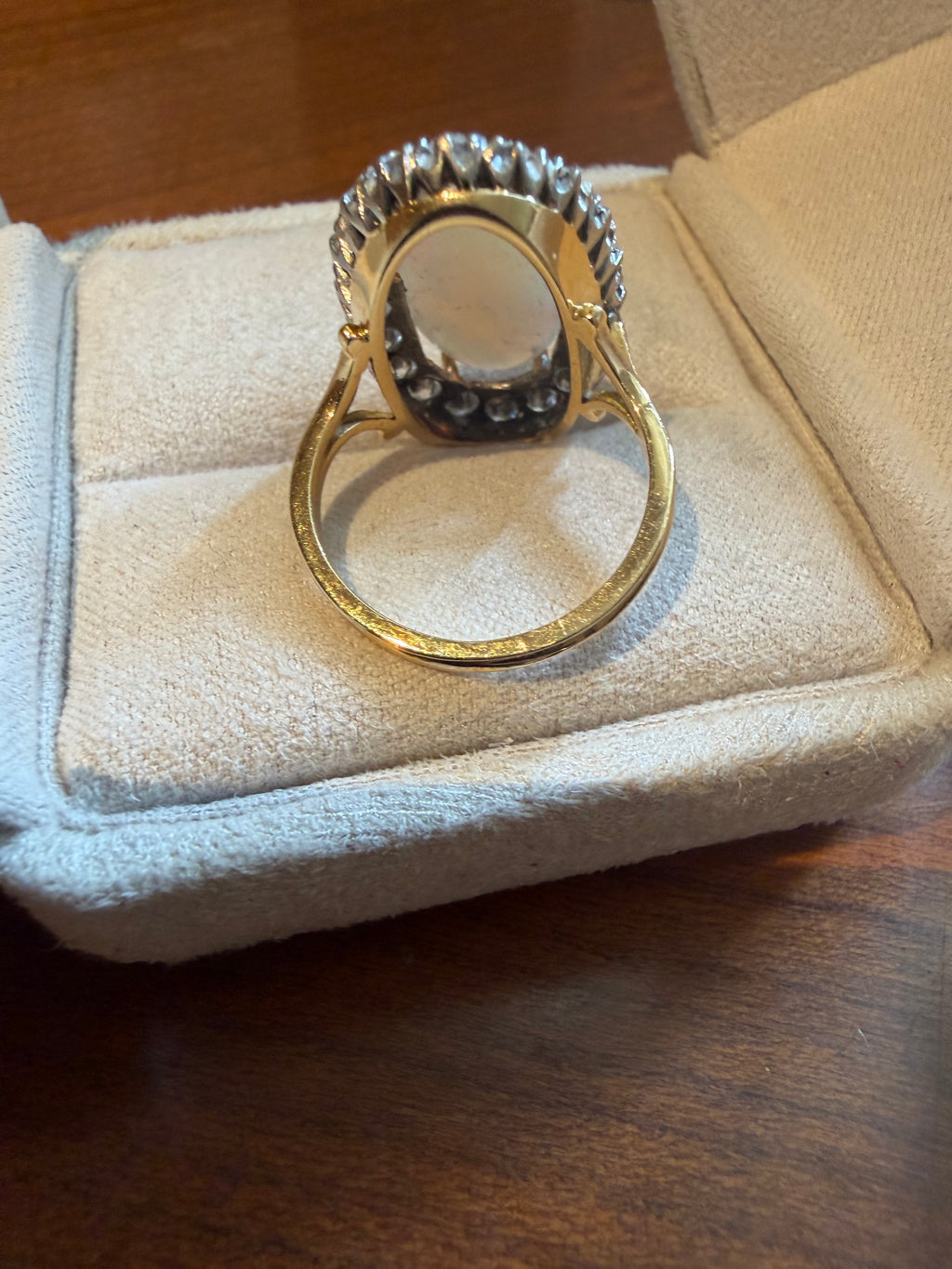 "Arielle" Bague Pompadour en or jaune, opale et diamants