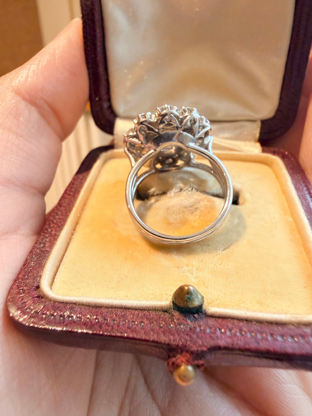 «  Alexandrine »  Bague Marguerite en platine et diamants