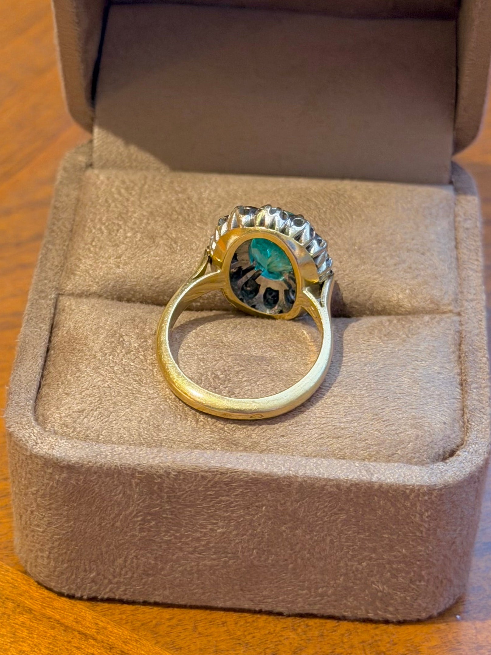 "Madeleine" Bague Marguerite en or jaune, platine émeraude et diamants