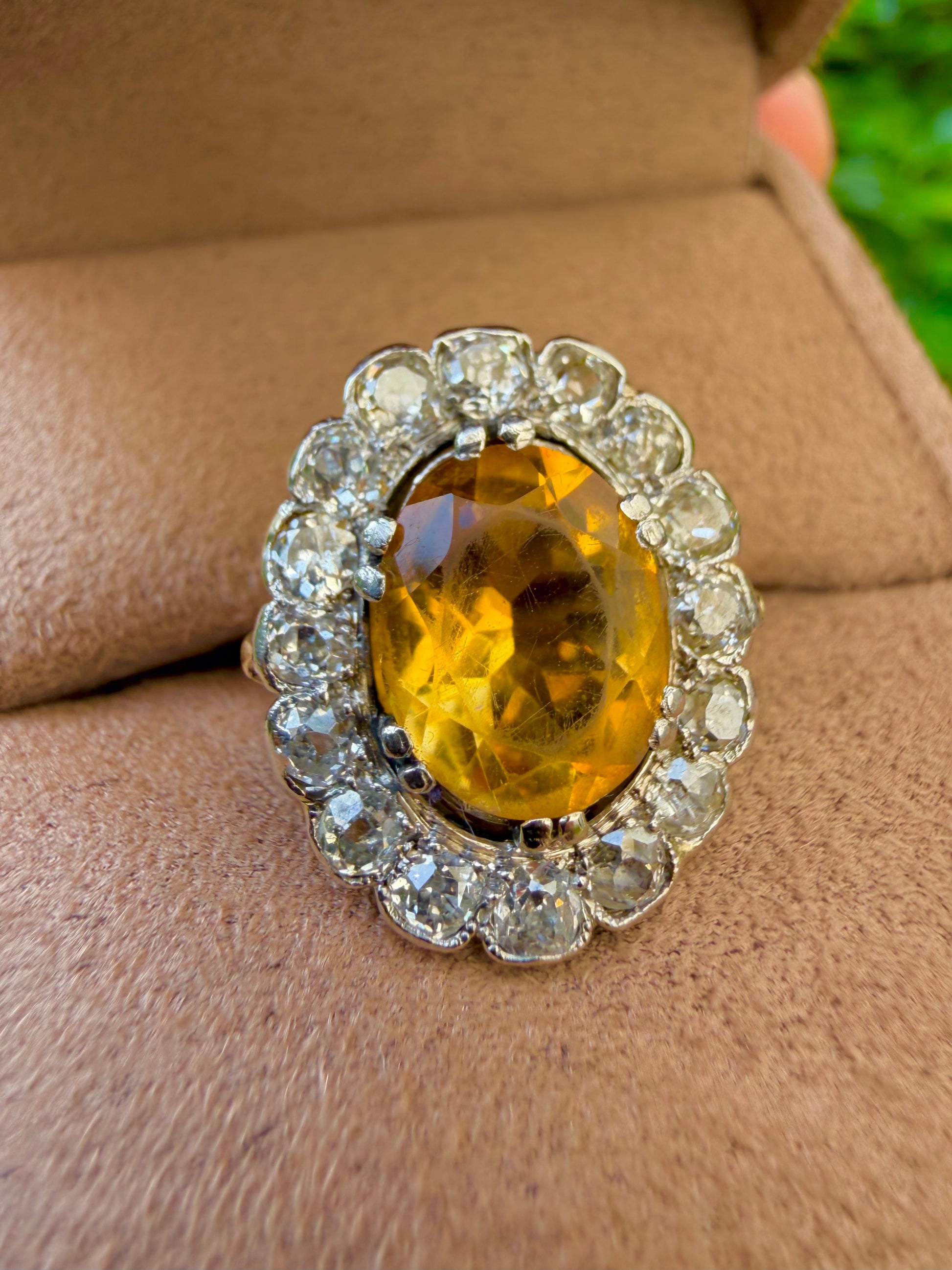"Charlotte" Bague Pompadour en or jaune, platine citrine et diamants