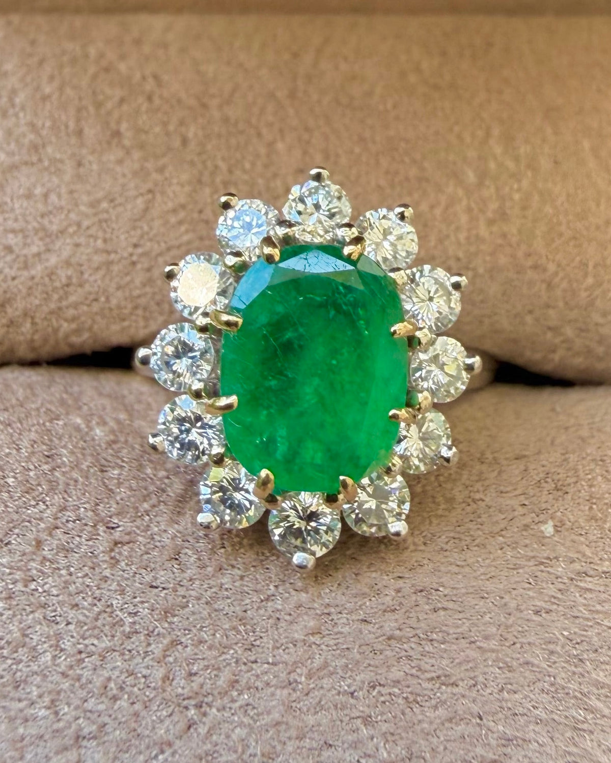 « Capucine » Bague Marguerite en or, émeraude et diamants