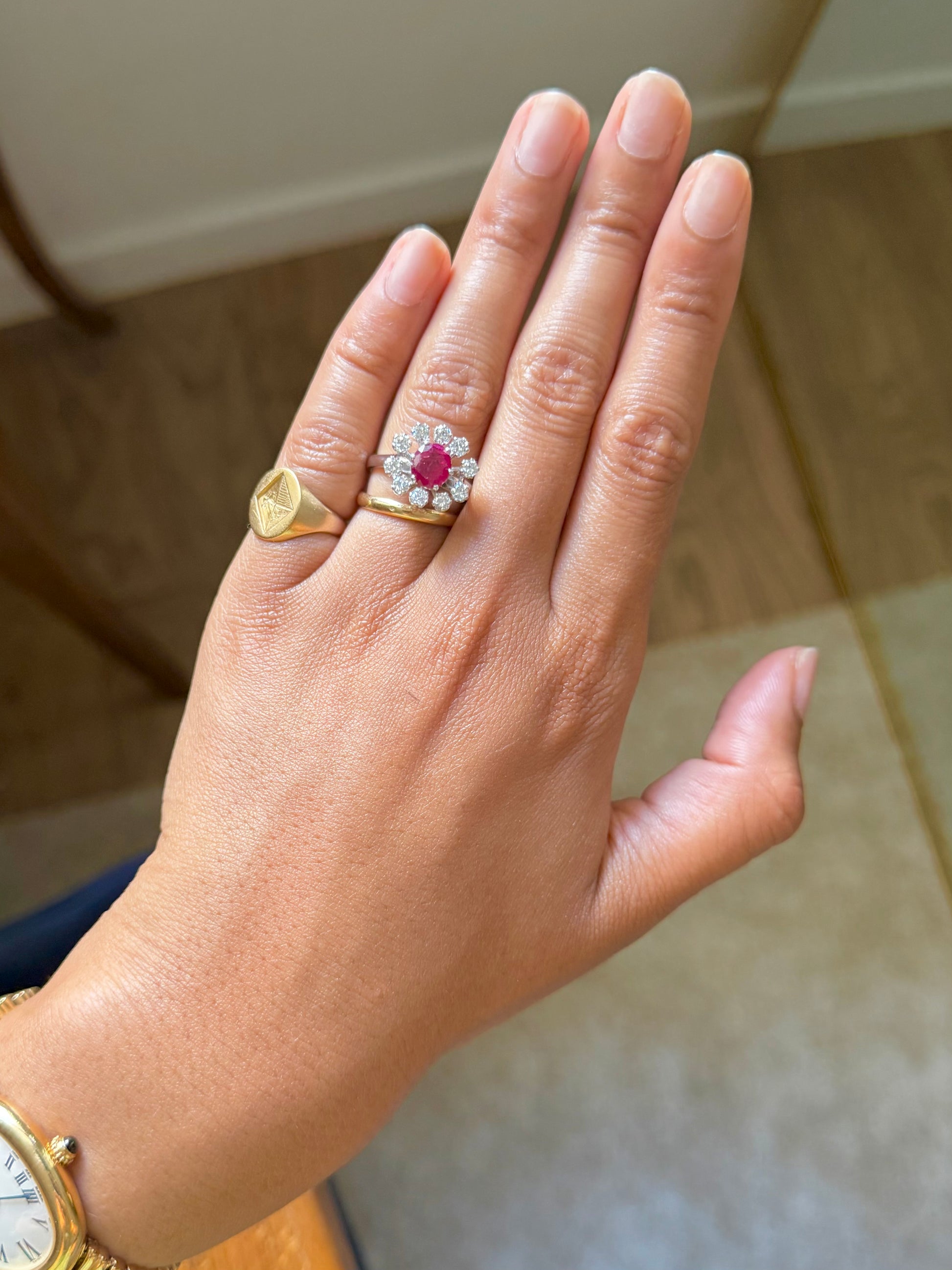 "Albane" Bague en or blanc, rubis et diamants