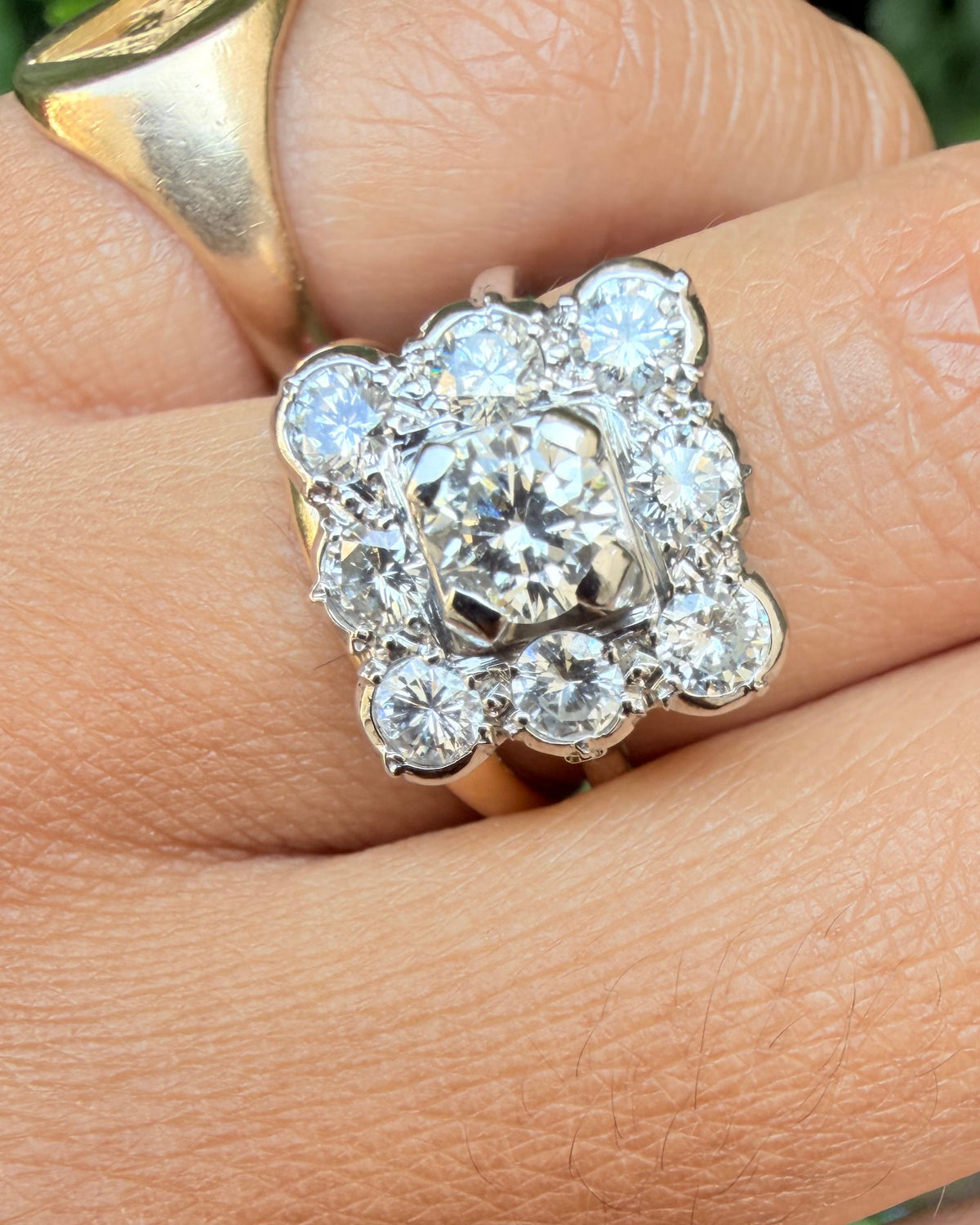 "Loup" Bague entourage art déco en platine et diamants