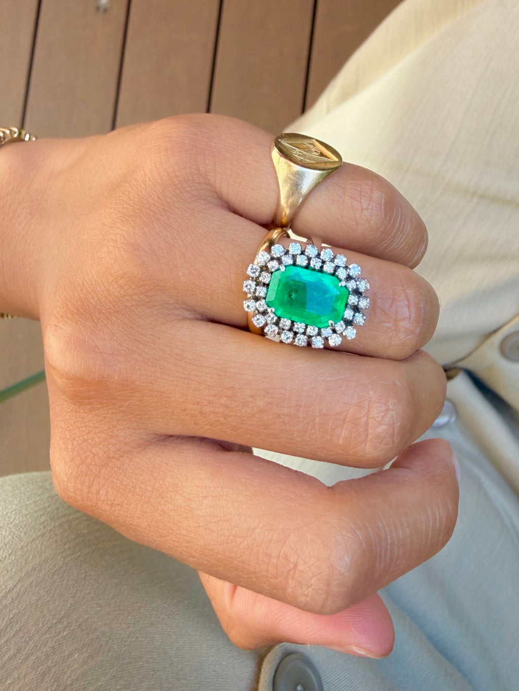 "Aurore" Bague Pompadour en or blanc, émeraude et diamants