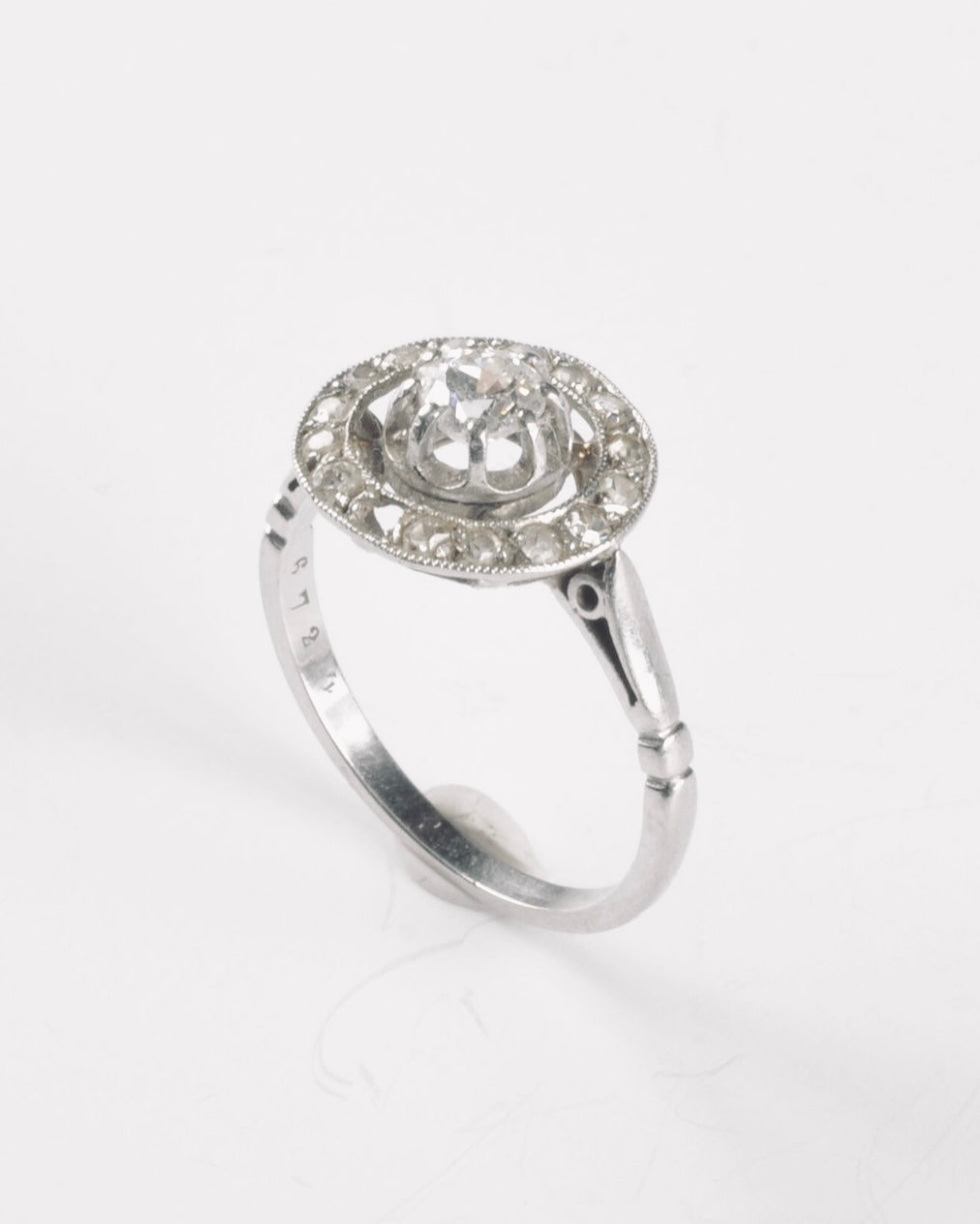 «Marion» Bague Art déco en platine et diamants