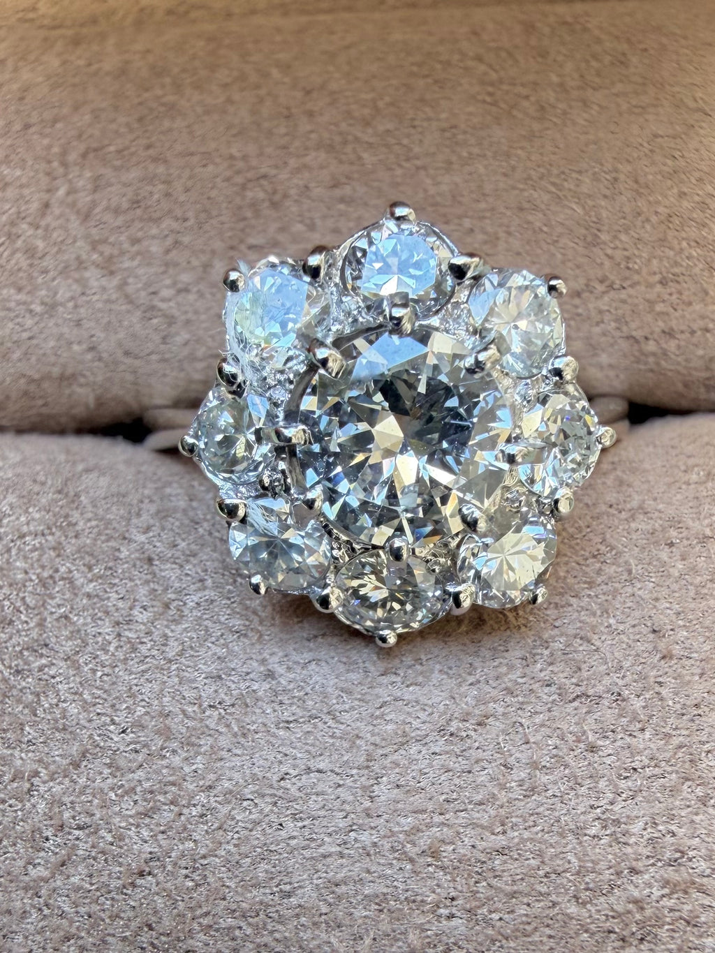« Pia » Bague Marguerite en or blanc et diamants