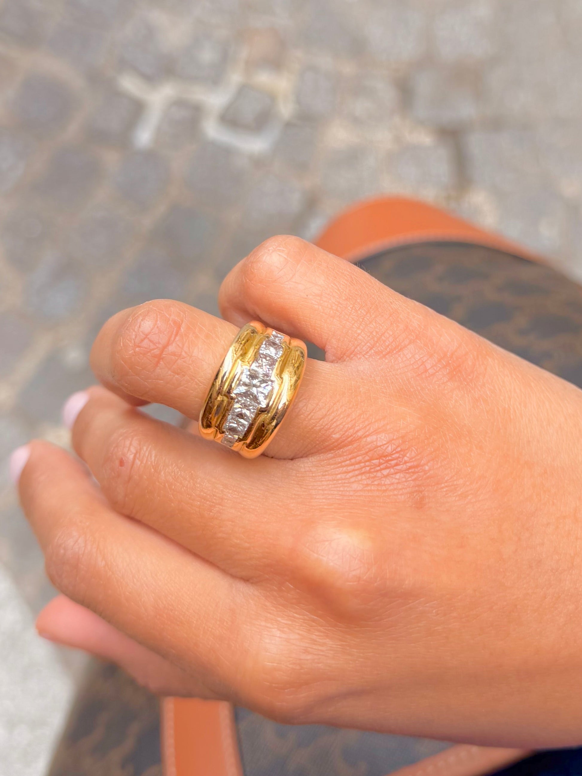 "Camille" Bague Bandeau en or jaune, et diamants 2 carats