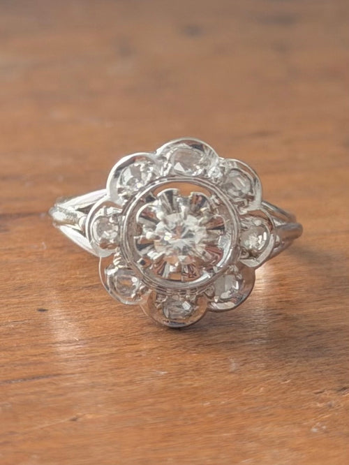 « Fleur » Bague Marguerite en or blanc et diamants