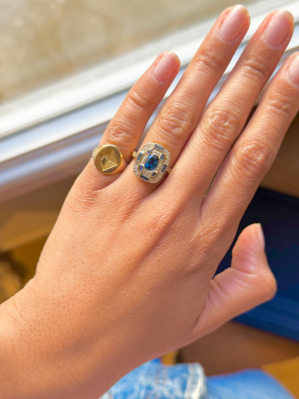 "Alix" Bague en or jaune, saphirs et diamants