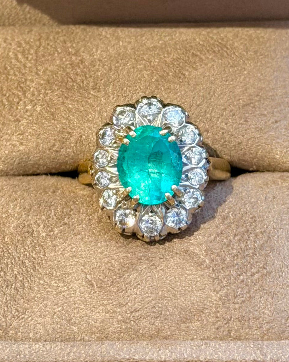 "Madeleine" Bague Marguerite en or jaune, platine émeraude et diamants