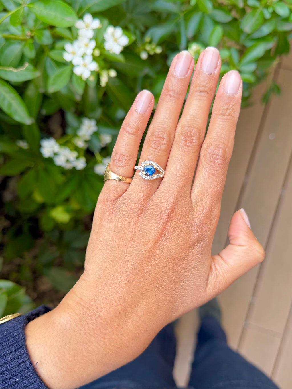 "Louise" Bague en or jaune, saphir et diamants