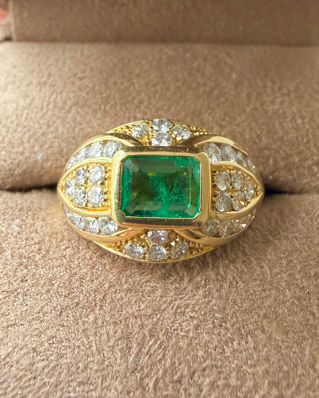"Babeth" Bague Bandeau en or jaune émeraude et diamants