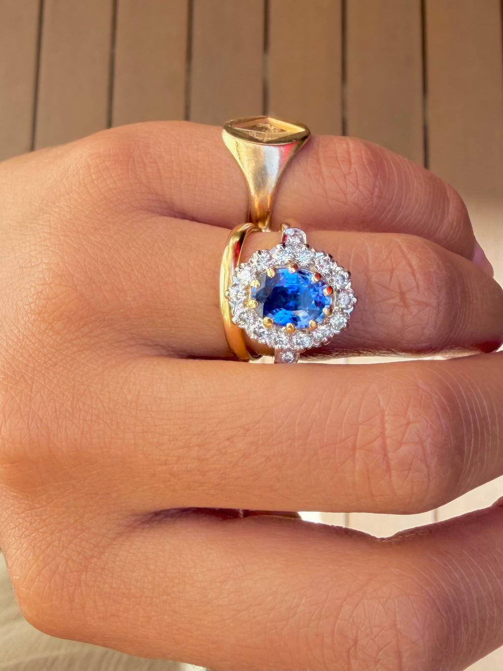 "Romane" Bague Pompadour en or jaune, saphir et diamants