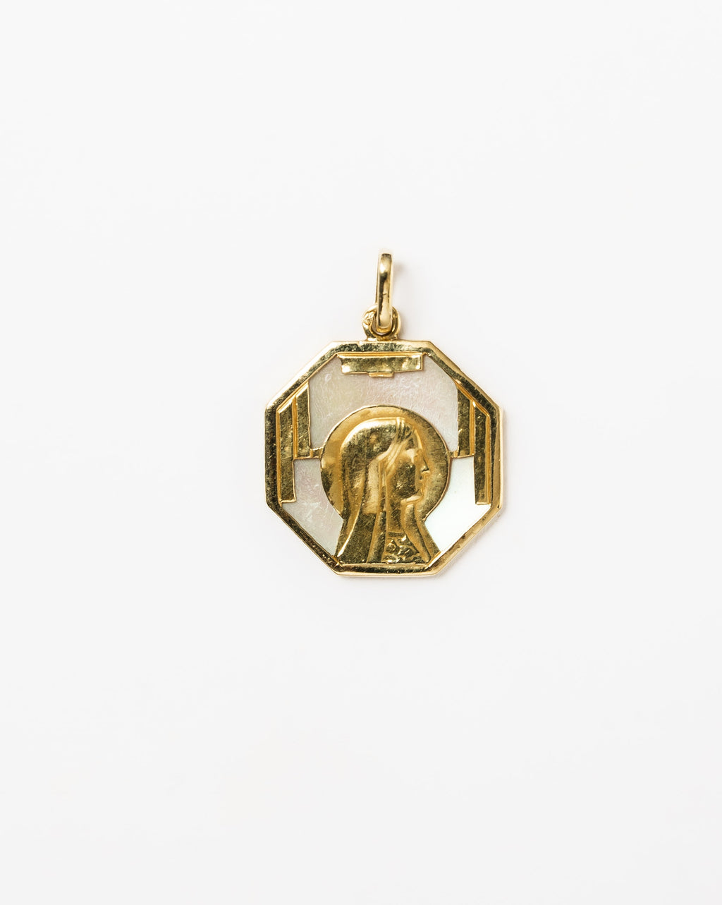Pendentif Médaille Art Déco Sainte Vierge Marie en or jaune et nacre