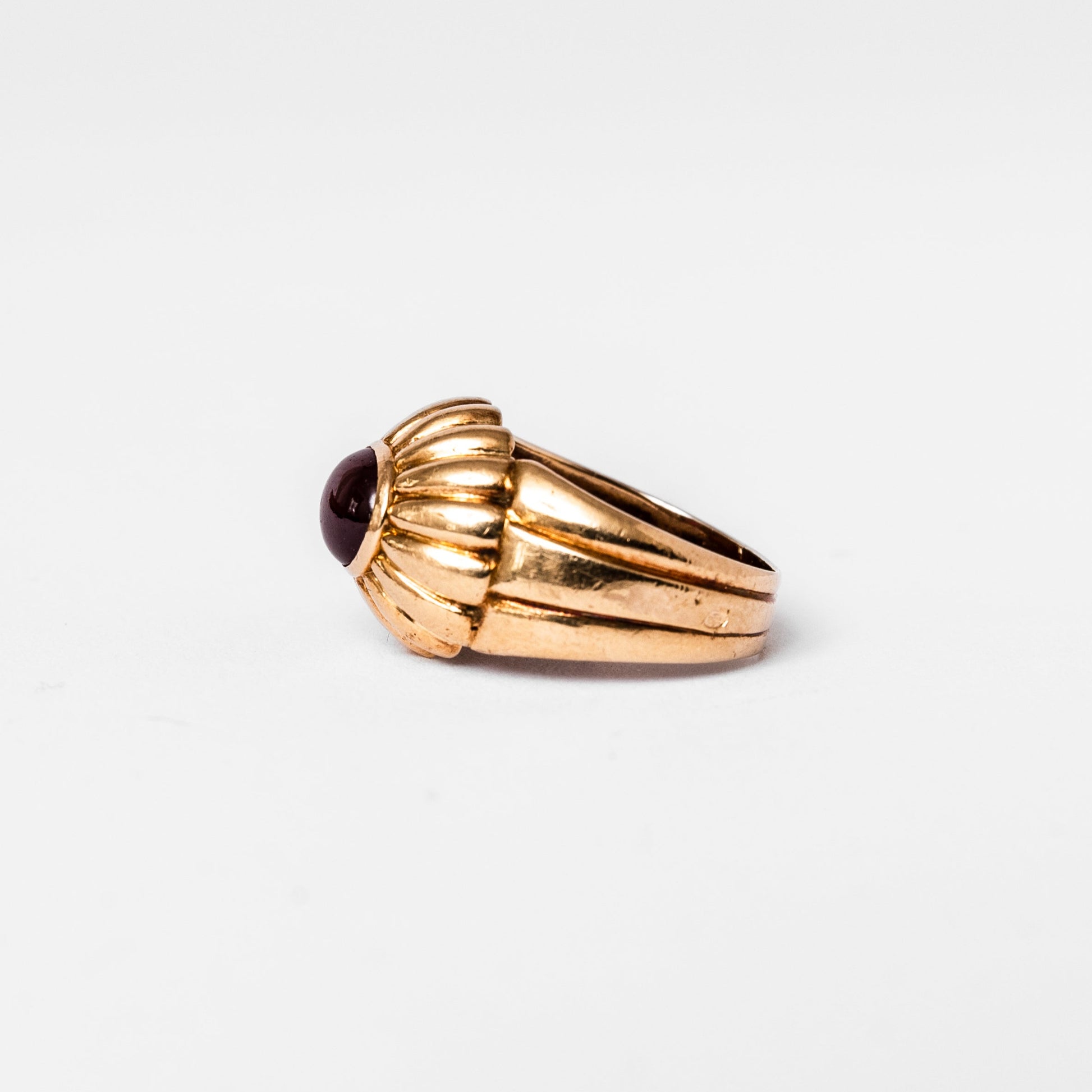 Bague Dôme en or jaune et grenat