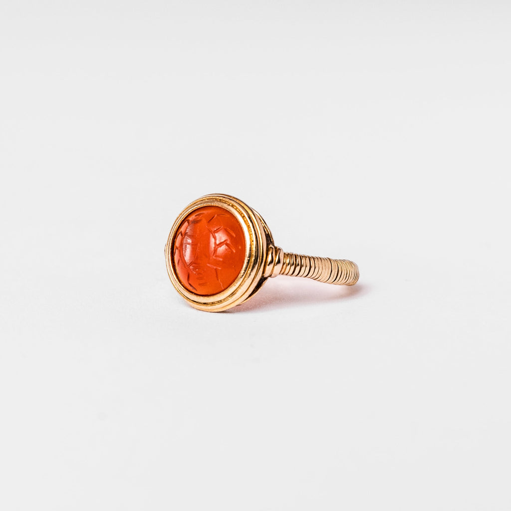 Bague Scarabée en or jaune et cornaline