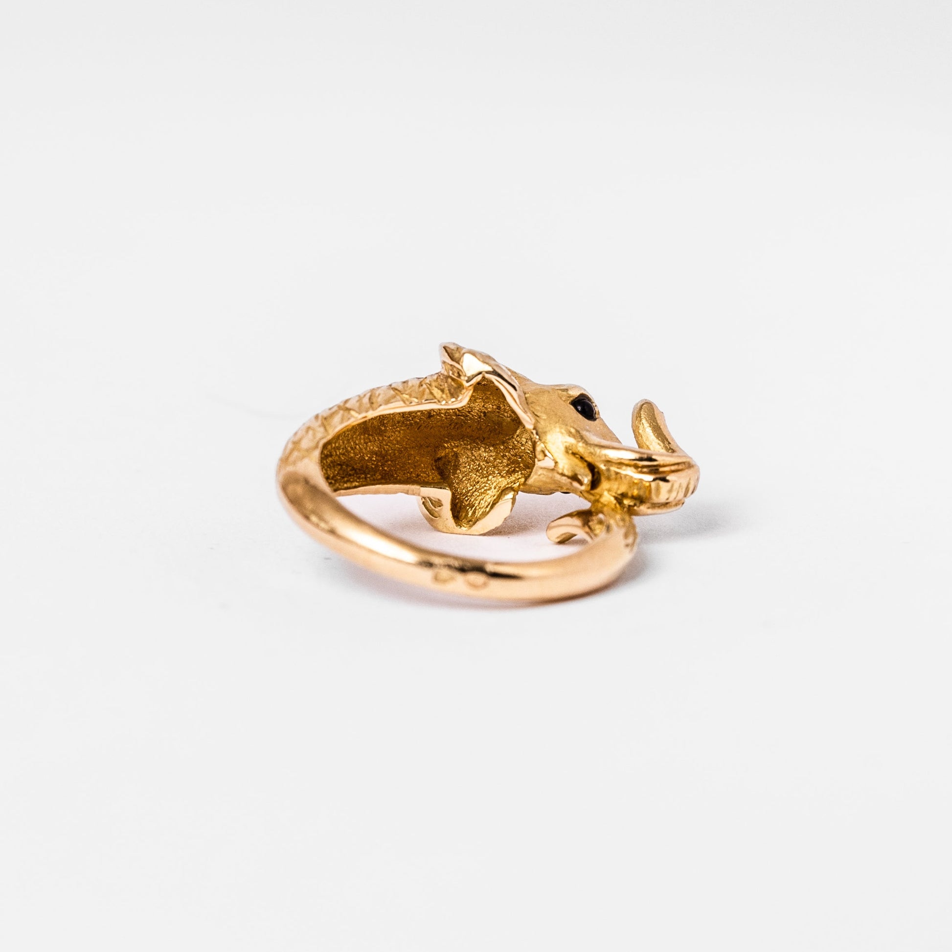 Bague JEAN ET PIERRE BELLIN Éléphant en or jaune et onyx