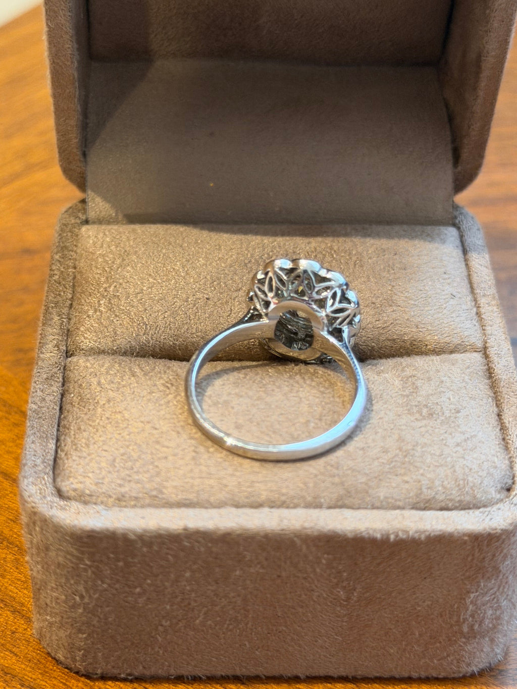 « Suzon » Bague Marguerite en or blanc, saphir et diamants